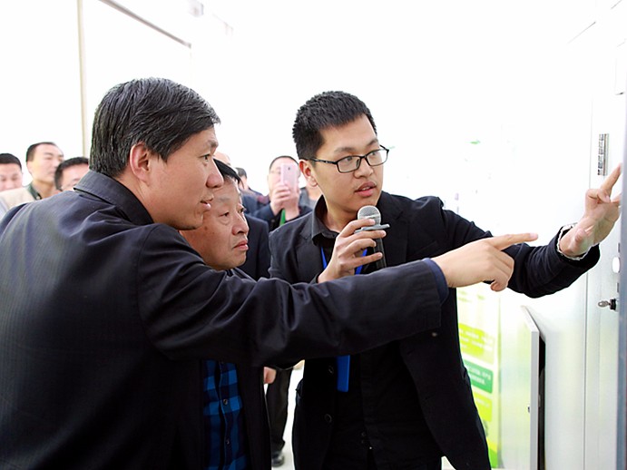 1492772945883617rLnT.jpg 鎮(zhèn)安董事長2.jpg