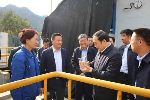 15398259651021947sXi.jpg 副市長視察水環(huán)境污水廠.JPG