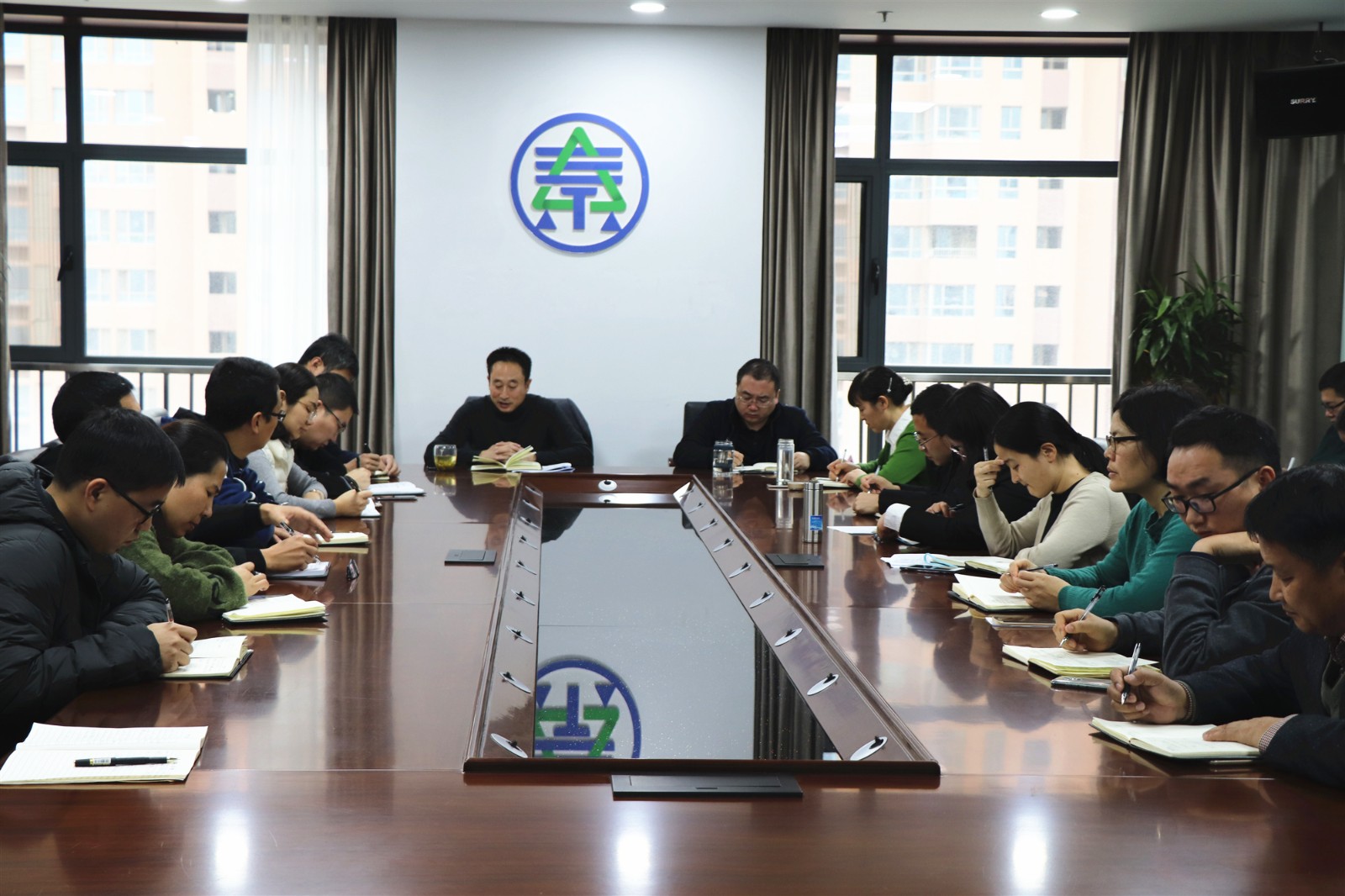 1543970148993123Kx6C.jpg 傳達(dá)集團(tuán)黨委會(huì)精神照片_副本.jpg