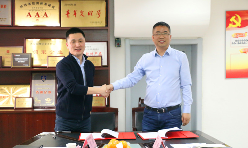 1552434572544697hvbb.jpg 中科信息合作協議簽訂儀式.jpg