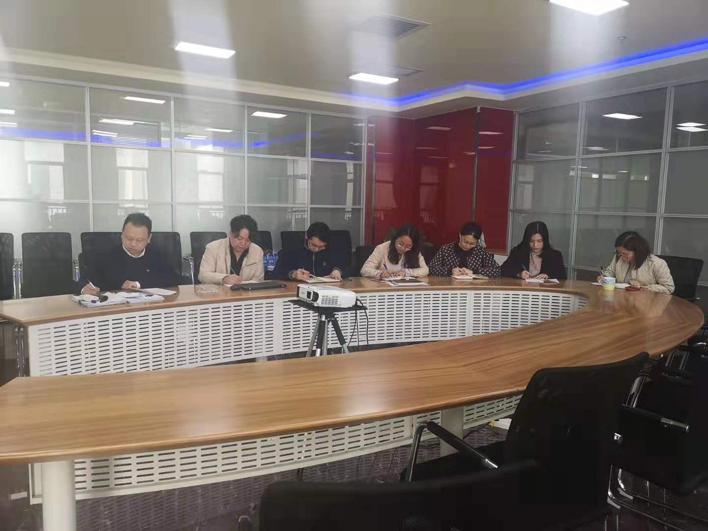 1552954828667760Eish.jpg 20190318通訊稿-研究院公司進(jìn)一步開(kāi)展違規(guī)收受禮金整治工作.jpg