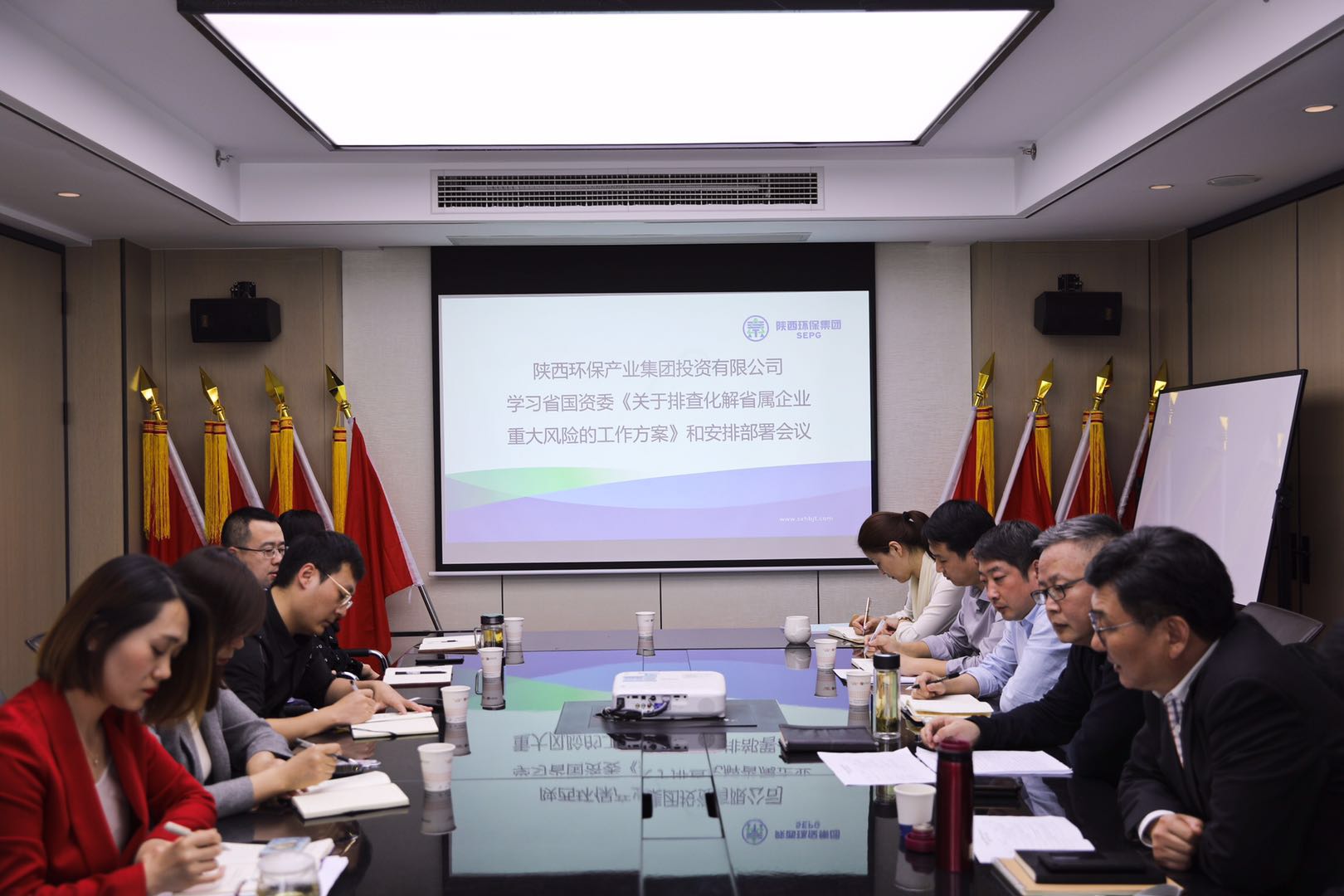 1553154871572372vUKP.jpg 20190320關(guān)于排查化解重大風(fēng)險(xiǎn)安排部署會(huì)議.jpg