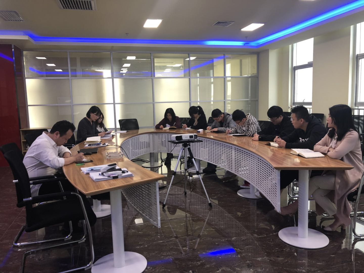 15550285752148343B5x.jpg 20190411通訊稿-研究院公司組織學習“三秦楷?!毕冗M事跡.jpg