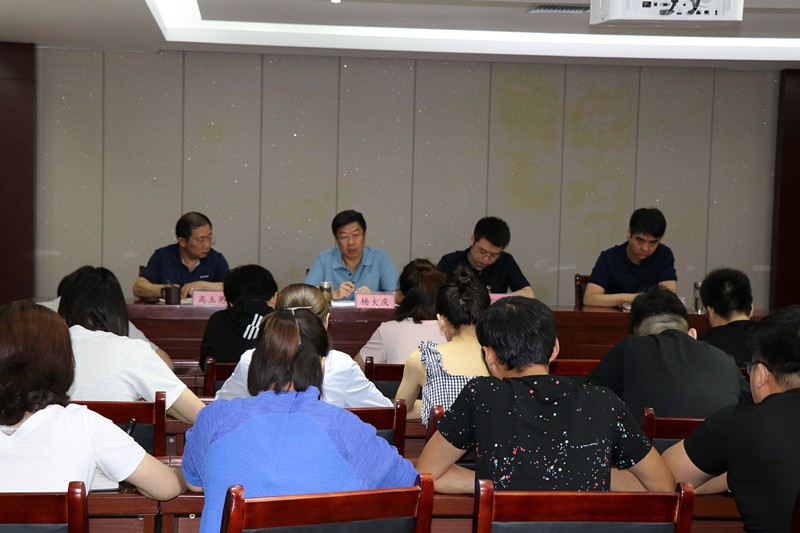 15624872254450132QB0.jpg 集團公司領(lǐng)導(dǎo)為延安分公司講黨課_副本.jpg