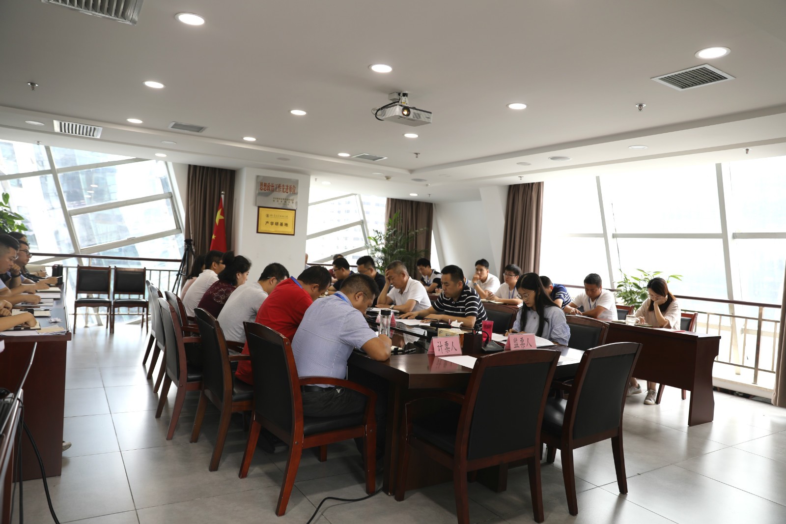 1567036541437957Zqsz.jpg 水環(huán)境公司支部委員會(huì)換屆選舉會(huì).JPG