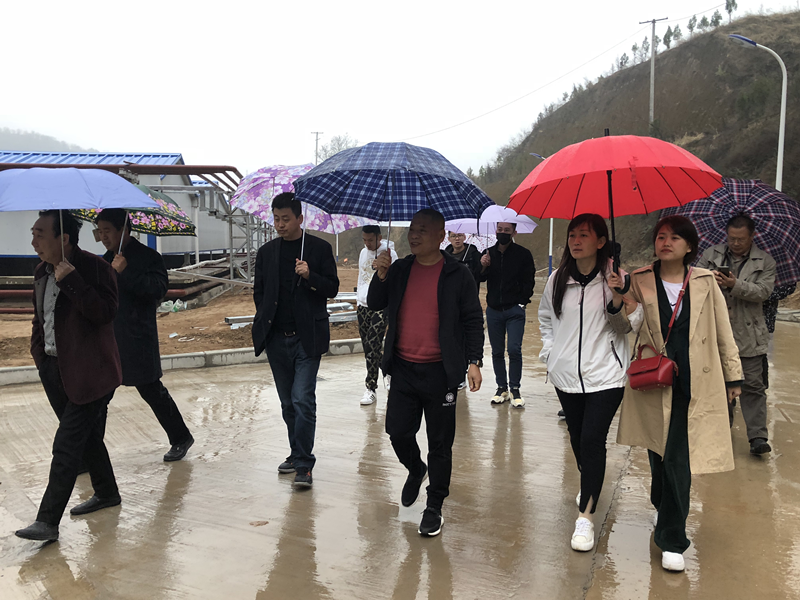 1586737435952809P9Bh.png 黃國全一行調(diào)研寶塔區(qū)陽洼污油泥無害化處理廠_副本.png