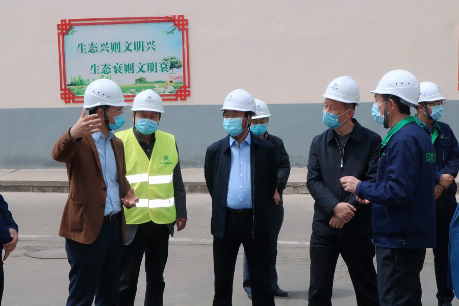 西安市生態(tài)環(huán)境局局長(zhǎng)劉軍一行到省危廢處置中心考察調(diào)研.jpg