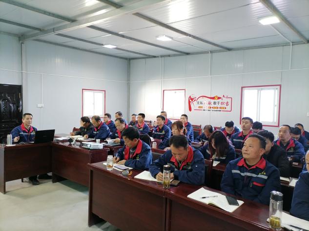 1613953475833558RN37.jpg 鼎豐礦業(yè)公司組織復(fù)工復(fù)產(chǎn)安全培訓(xùn).jpg