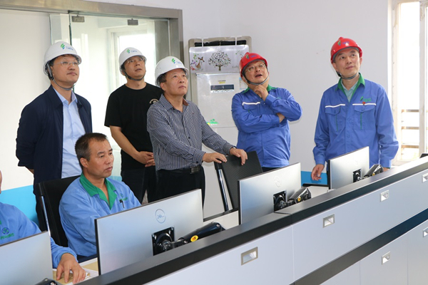 16308907491130905u0a.jpg 顧峰到三秦環(huán)保股份公司下屬省危廢處置中心檢查指導(dǎo)工作(1)_副本.jpg