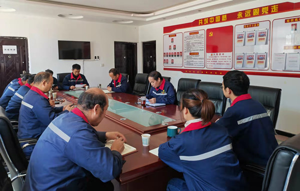 16372873285163917W4V.jpg 鼎豐礦業(yè)公司黨支部集中學習_副本.jpg