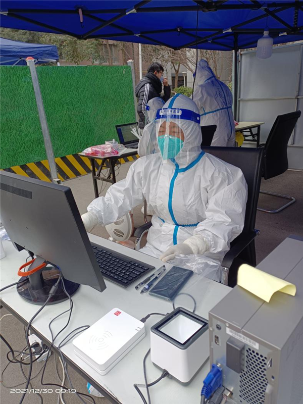 尚謙進(jìn)行核酸檢測信息核驗工作.png