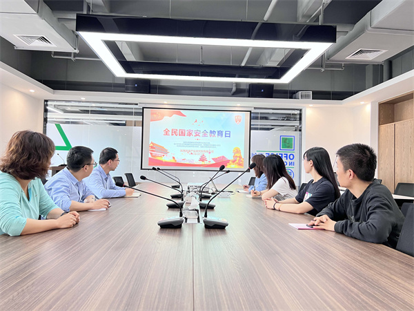 1649984384601286GVjf.jpg “全民國家安全教育日”普法活動現(xiàn)場照片.jpg