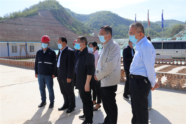 牛永紅到國源公司延安垃圾發(fā)電項目現(xiàn)場調(diào)研指導(dǎo).jpg