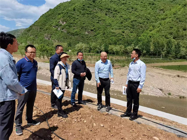 1652836437942857jzzq.jpg 20220517省生態(tài)環(huán)境廳土壤處赴我司承擔(dān)的寶雞市鳳縣歷史遺留涉重廢渣污染治理項(xiàng)目調(diào)研圖片1.jpg