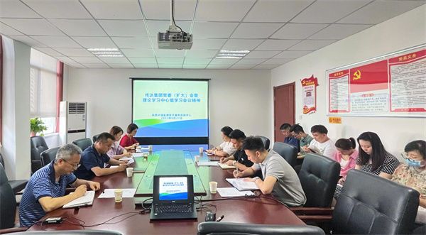 1655864349879560tIHD.jpg 監(jiān)測中心傳達集團黨委(擴大)會暨理論學習中心組學習會議精神.jpg