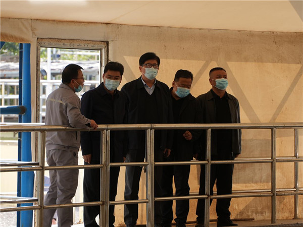 1666326167912017wldS.jpg 延安市政協(xié)副主席、子長市委書記雷興平到水環(huán)境公司子長污水處理廠調(diào)研.jpg