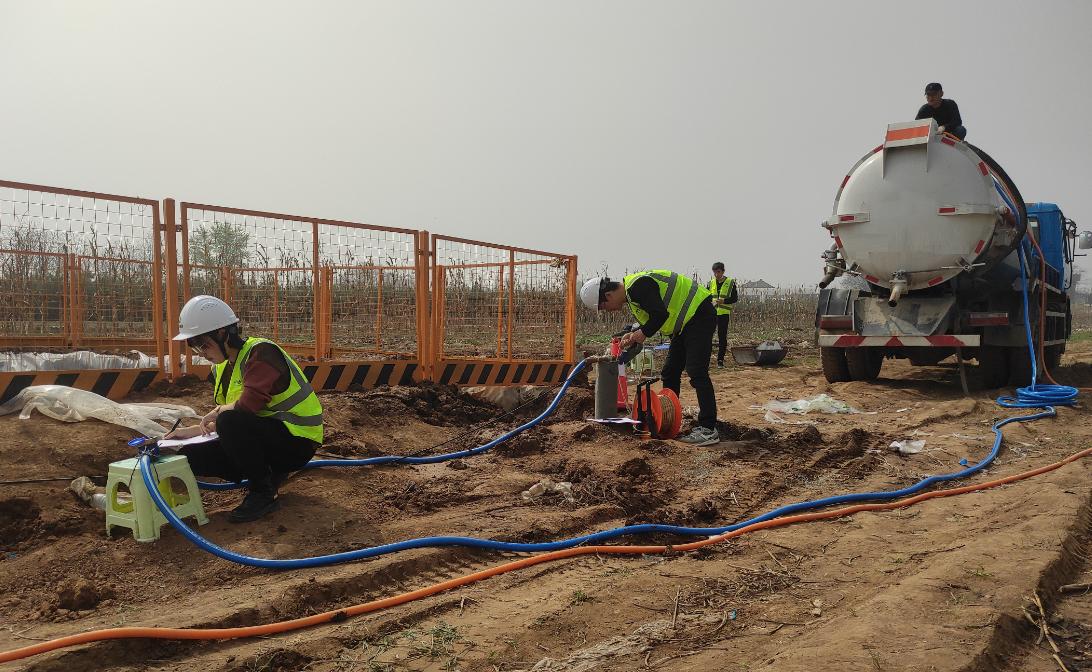 1668563467723727vfzV.jpg 采用抽水試驗計算含水層滲透系(2020年拍攝于陜西省西安市臨潼區(qū)).jpg