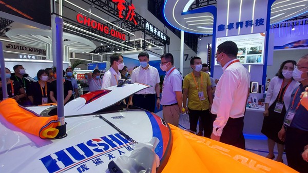 1681778285710359n6gm.jpg 20220726研究院公司虎鯊無(wú)人船代表陜西參展第二屆中國(guó)國(guó)際消費(fèi)品博覽會(huì)_副本.jpg