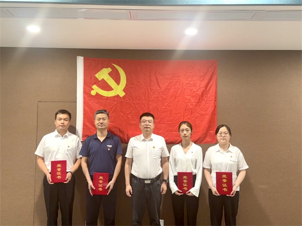 168810821146491318pc.jpg 秦邦表彰先進(jìn).jpg