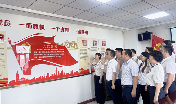 1688109064820932Bgqn.jpg 榆林分公司開展黨員集體過政治生日主題黨日活動(dòng)_副本_副本.jpg