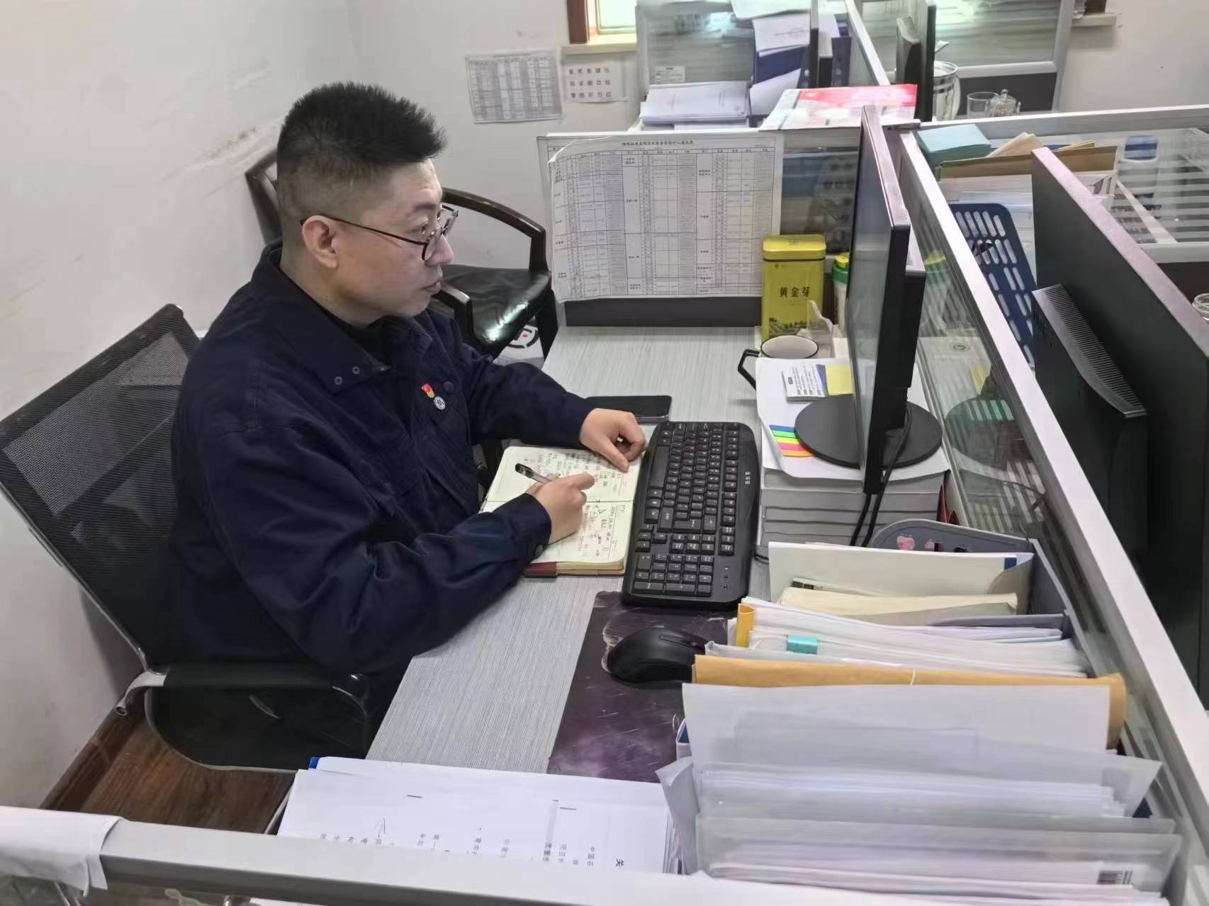 1708564135482569iHFG.jpg 監(jiān)測公司先進個人—市場部職員王琦.jpg