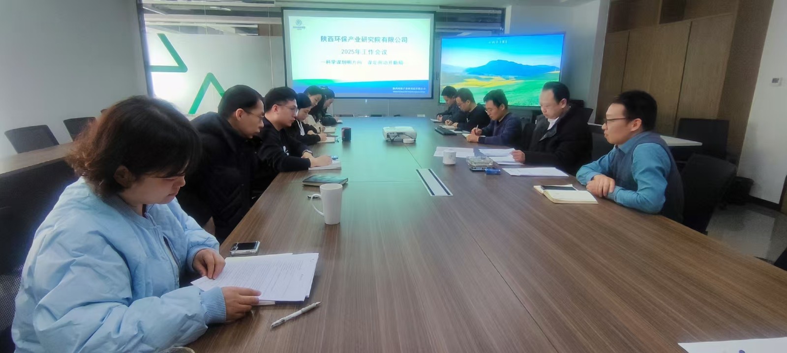 17373358965045626axN.jpg 科學(xué)謀劃明方向 謀定而動(dòng)開(kāi)新局-研究院召開(kāi)2025年工作會(huì)議.jpg