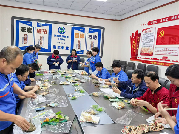 1748938956887972sa0S.jpg 濃情端午 粽享歡樂(lè)”手工活動(dòng)01.jpg