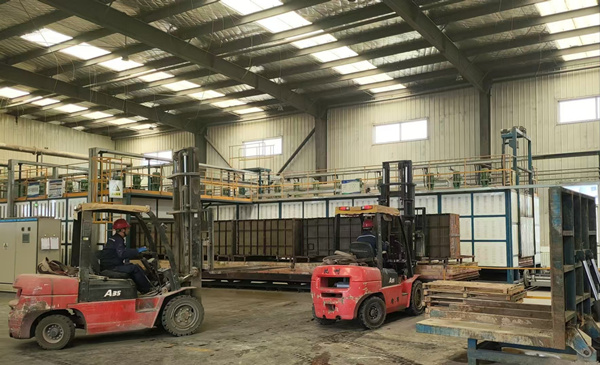 1754531320692122soTO.jpg 新能源公司繁忙生產(chǎn)場景_副本.jpg